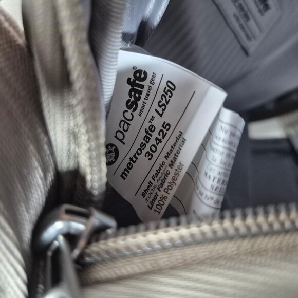 * SOLD* Pacsafe Metrosafe LS250 Crossbody Bag Khaki Anti Theft RFID Blocking - Picture 10 of 16